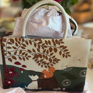 RADLEY LONDON Autumn Leaves
Medium Ziptop Satchel Cream and Brown Nature